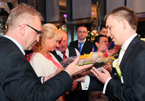 Przekazywanie prezentu rodzicom